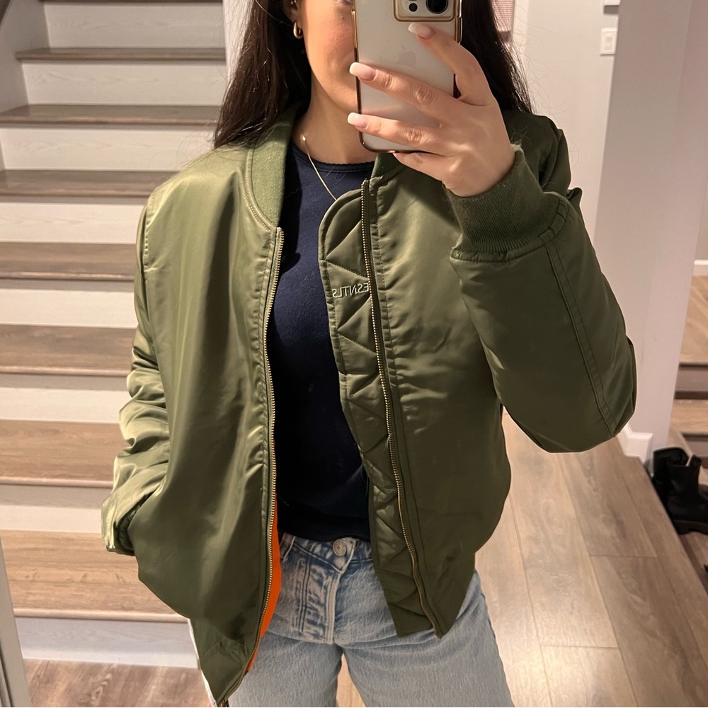 ESNTLS GREEN BOMBER